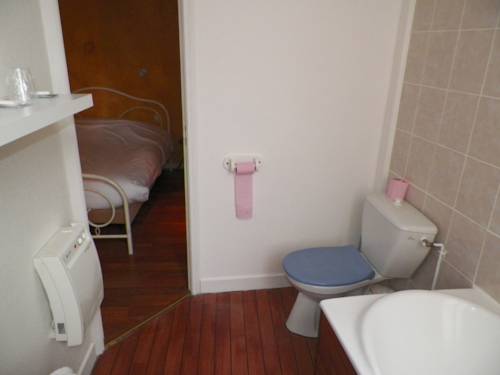 Imagen de la habitación del H&ocirc;tel Du Commerce, AUXERRE. Foto 5