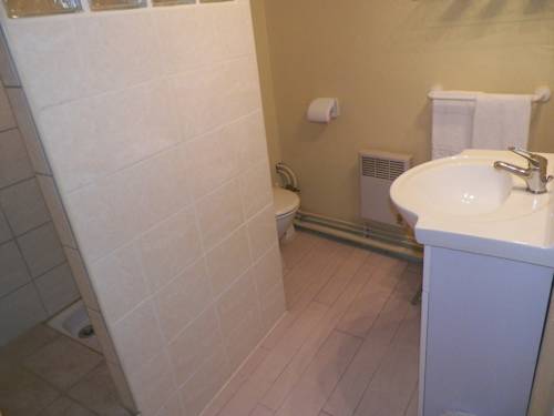 Imagen de la habitación del H&ocirc;tel Du Commerce, AUXERRE. Foto 8
