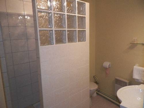 Imagen de la habitación del H&ocirc;tel Du Commerce, AUXERRE. Foto 12