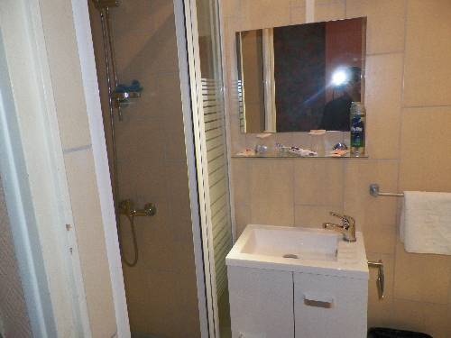 Imagen de la habitación del H&ocirc;tel Du Commerce, AUXERRE. Foto 13