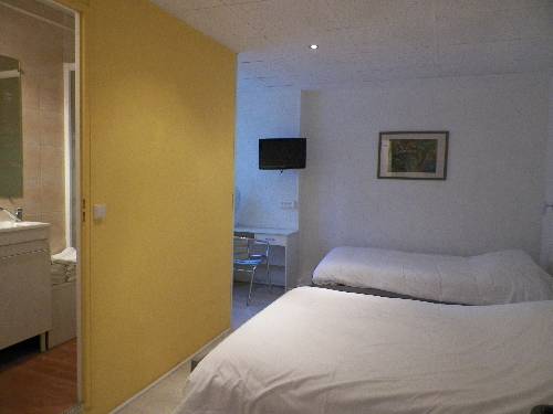 Imagen de la habitación del H&ocirc;tel Du Commerce, AUXERRE. Foto 14