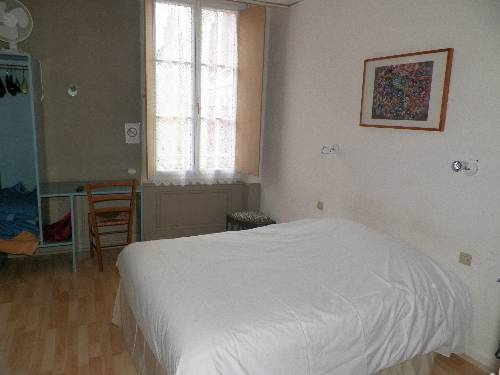 Imagen de la habitación del H&ocirc;tel Du Commerce, AUXERRE. Foto 15