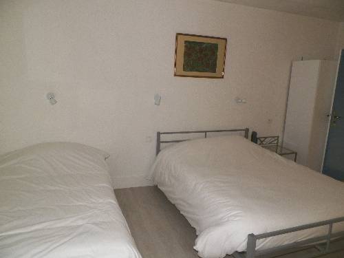 Imagen de la habitación del H&ocirc;tel Du Commerce, AUXERRE. Foto 16