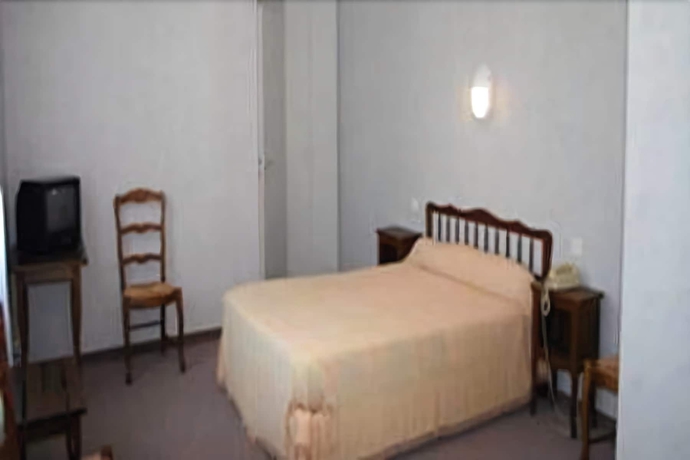 Imagen de la habitación del Hôtel Du Marché. Foto 6