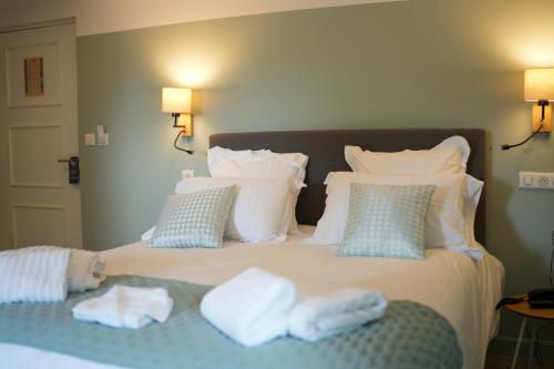 Imagen general del Hôtel Échappée en Baie - Chambres climatisées -Parking privé gratuit dont forfaits bornes électrique. Foto 1