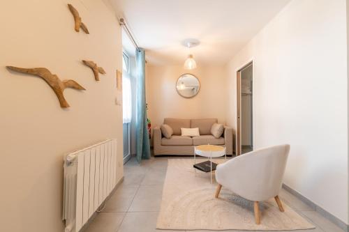 Imagen de la habitación del H&ocirc;tel &Eacute;chapp&eacute;e en Baie - Chambres climatis&eacute;es -Parking priv&eacute; gratuit dont forfaits bornes &eacute;lectrique. Foto 17