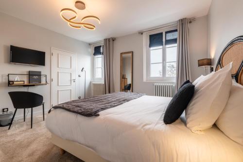 Imagen de la habitación del H&ocirc;tel &Eacute;chapp&eacute;e en Baie - Chambres climatis&eacute;es -Parking priv&eacute; gratuit dont forfaits bornes &eacute;lectrique. Foto 18