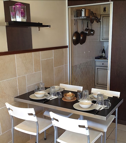 Imagen de la habitación del Hôtel Et Studios Les Amandiers. Foto 16