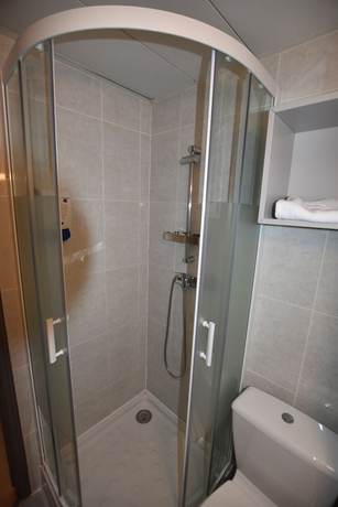 Imagen de la habitación del H&ocirc;tel Face West Le Pontet. Foto 9
