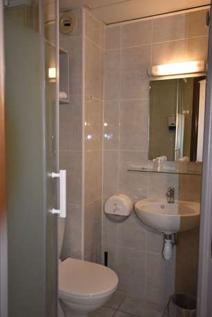 Imagen de la habitación del H&ocirc;tel Face West Le Pontet. Foto 19