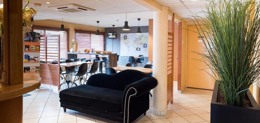 Imagen de los interiores del H&ocirc;tel First. Foto 10