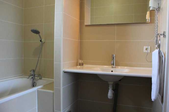 Imagen de la habitación del Hôtel Fleur De Lys. Foto 16