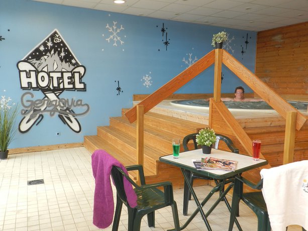 Imagen de la piscina del H&ocirc;tel Gergovia. Foto 17