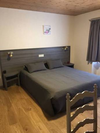 Imagen de la habitación del Hôtel - Grill Du Crêt De L'anneau. Foto 11