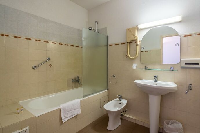 Imagen de la habitación del H&ocirc;tel Hibiscus, Propriano. Foto 16