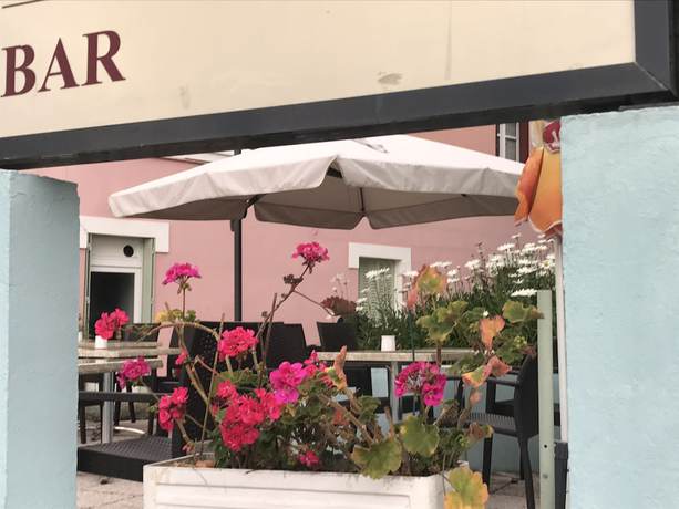 Imagen del bar/restaurante del H&ocirc;tel JurJura. Foto 2