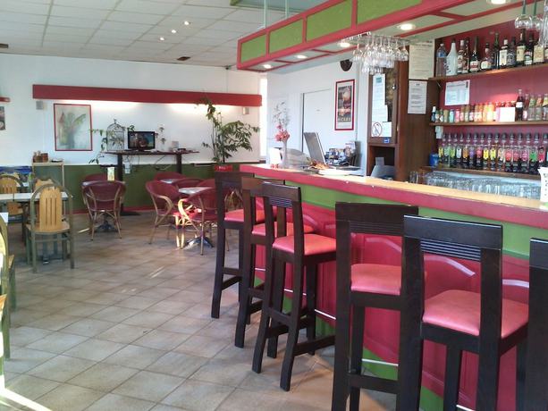 Imagen del bar/restaurante del H&ocirc;tel JurJura. Foto 4