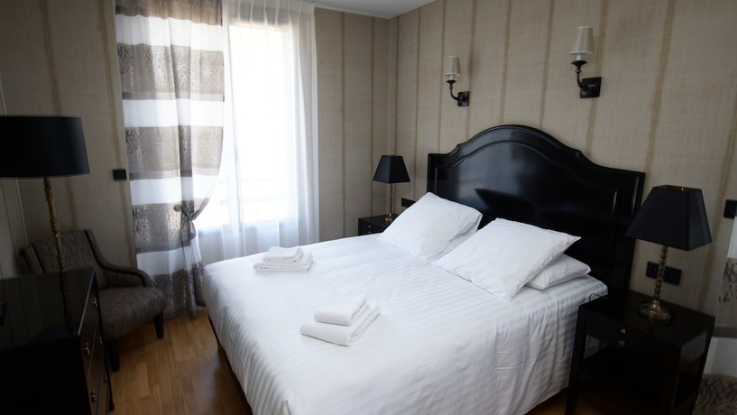 Imagen de la habitación del H&ocirc;tel L\'Or&eacute;e du Parc. Foto 7