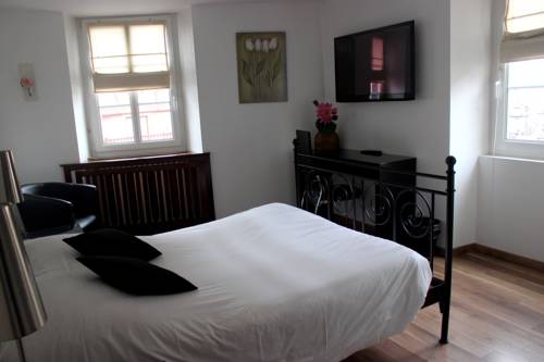 Imagen de la habitación del H&ocirc;tel La Maison Rouge. Foto 9