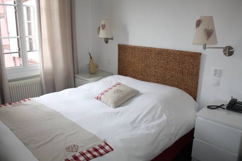 Imagen de la habitación del H&ocirc;tel La Maison Rouge. Foto 15