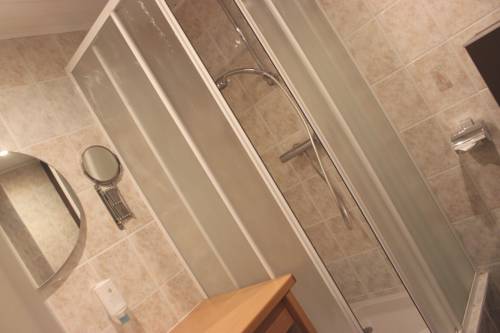 Imagen de la habitación del H&ocirc;tel La Maison Rouge. Foto 16