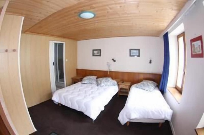 Imagen de la habitación del H&ocirc;tel La Marmotte. Foto 17