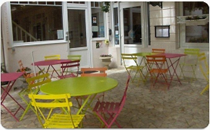 Imagen de los exteriores del Hôtel La Palmeraie. Foto 5