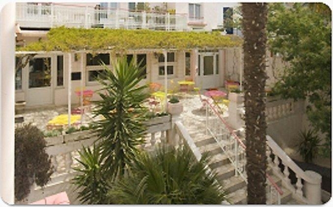 Imagen de los exteriores del Hôtel La Palmeraie. Foto 6