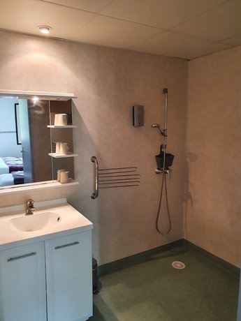 Imagen de la habitación del H&ocirc;tel La Promenade. Foto 12