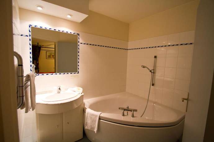 Imagen de la habitación del H&ocirc;tel La Promenade. Foto 13