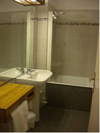 Imagen de la habitación del H&ocirc;tel La Randonn&eacute;e, Nasbinals. Foto 9