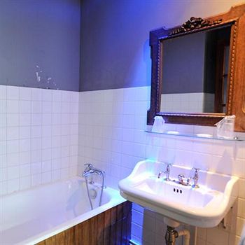 Imagen de la habitación del Hôtel La Résidence Manoir De La Salamandre. Foto 3