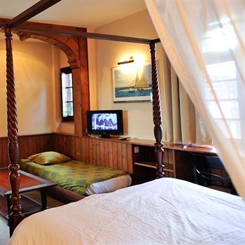 Imagen de la habitación del Hôtel La Résidence Manoir De La Salamandre. Foto 10