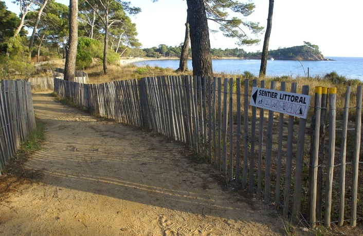 Imagen de los exteriores del Hôtel La Villa Douce. Foto 15