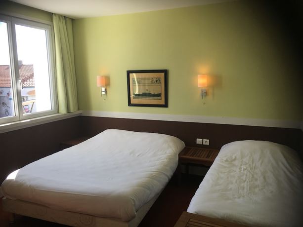 Imagen de la habitación del Hôtel Le Cap D\'Ambre. Foto 4