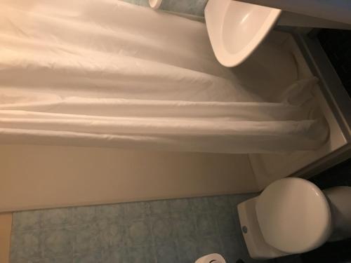 Imagen de la habitación del H&ocirc;tel Le Cerizay. Foto 7