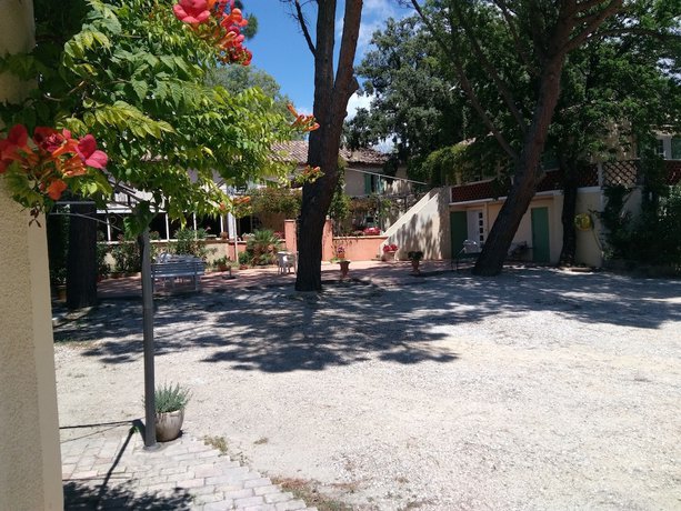 Imagen de los exteriores del H&ocirc;tel Le Ch&ecirc;ne Vert. Foto 16