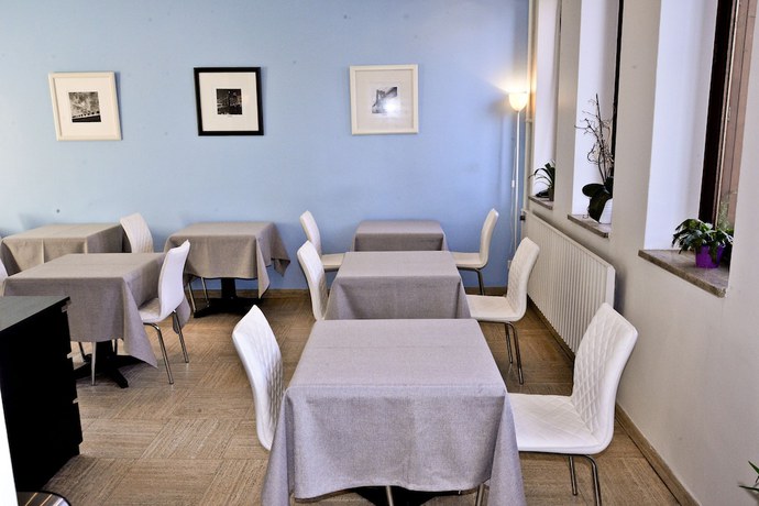 Imagen del bar/restaurante del H&ocirc;tel Le Comty. Foto 2