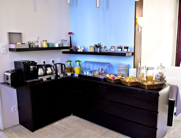 Imagen del bar/restaurante del H&ocirc;tel Le Comty. Foto 3