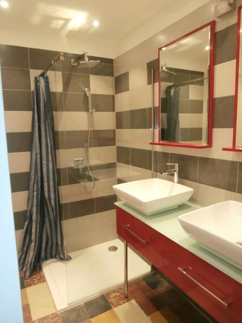 Imagen de la habitación del H&ocirc;tel Le Moderne. Foto 4