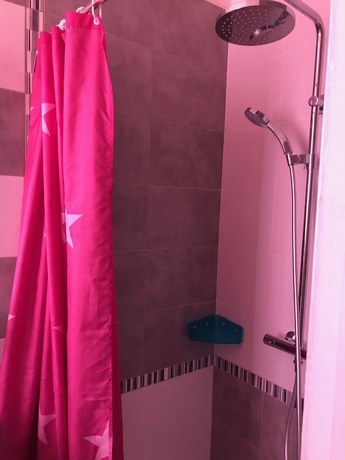Imagen de la habitación del H&ocirc;tel Le Moderne. Foto 13
