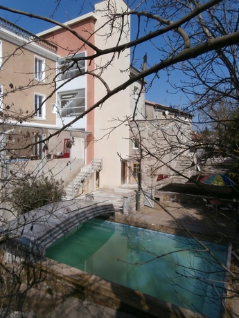Imagen de la piscina del H&ocirc;tel Le Moderne. Foto 16