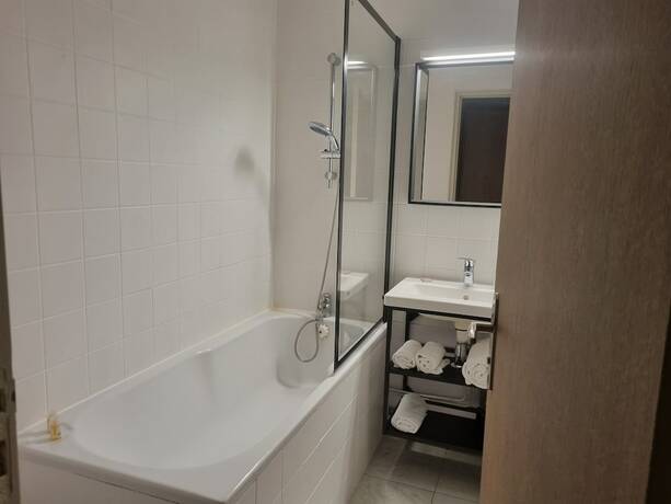 Imagen de la habitación del H&ocirc;tel Le Prieur&eacute;, Rancourt. Foto 11