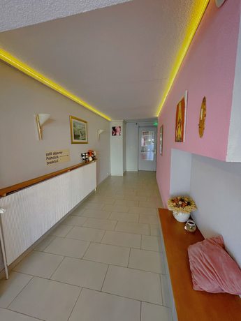 Imagen de los interiores del Hôtel Le Ronchamp. Foto 19