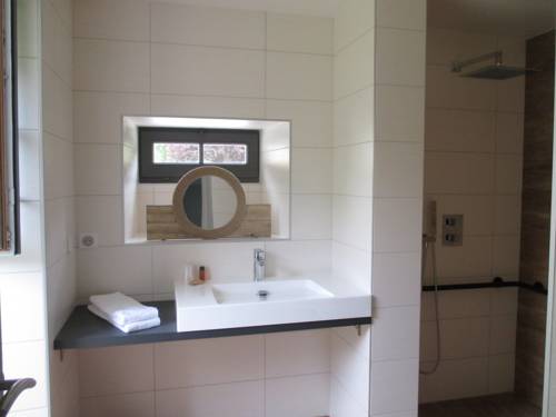 Imagen de la habitación del Hôtel Le Saint Martin. Foto 8