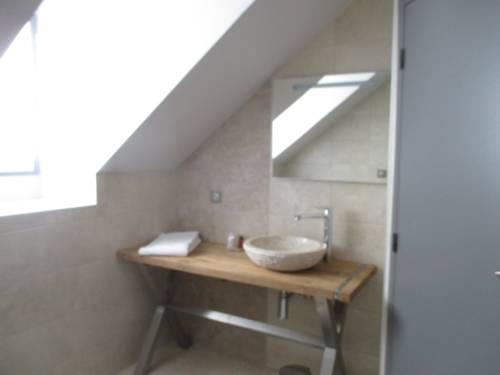 Imagen de la habitación del Hôtel Le Saint Martin. Foto 15