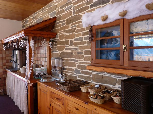 Imagen de la habitación del Hôtel Les Catrems. Foto 9