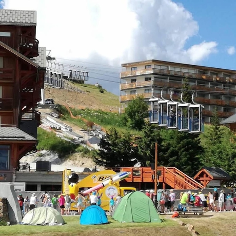 Imagen de los exteriores del H&ocirc;tel Les Cimes. Foto 15