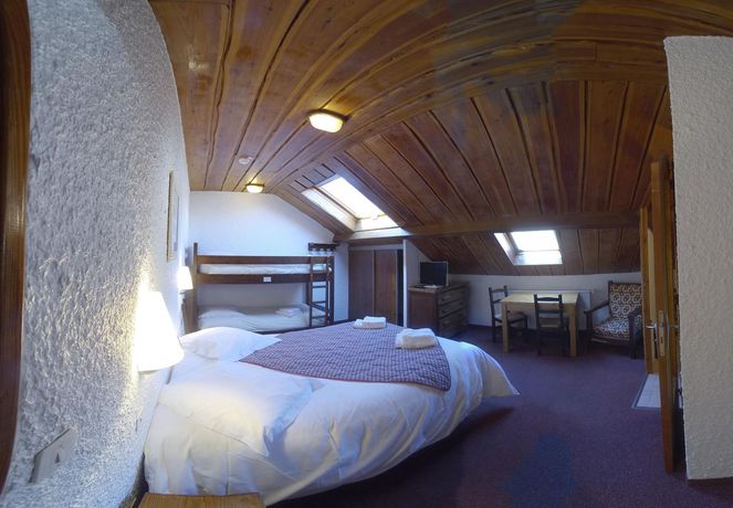 Imagen de la habitación del Hôtel Les Gardettes. Foto 5