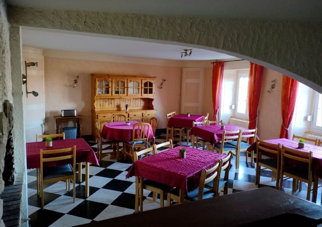 Imagen del bar/restaurante del H&ocirc;tel Les Remparts, Champagnole. Foto 2